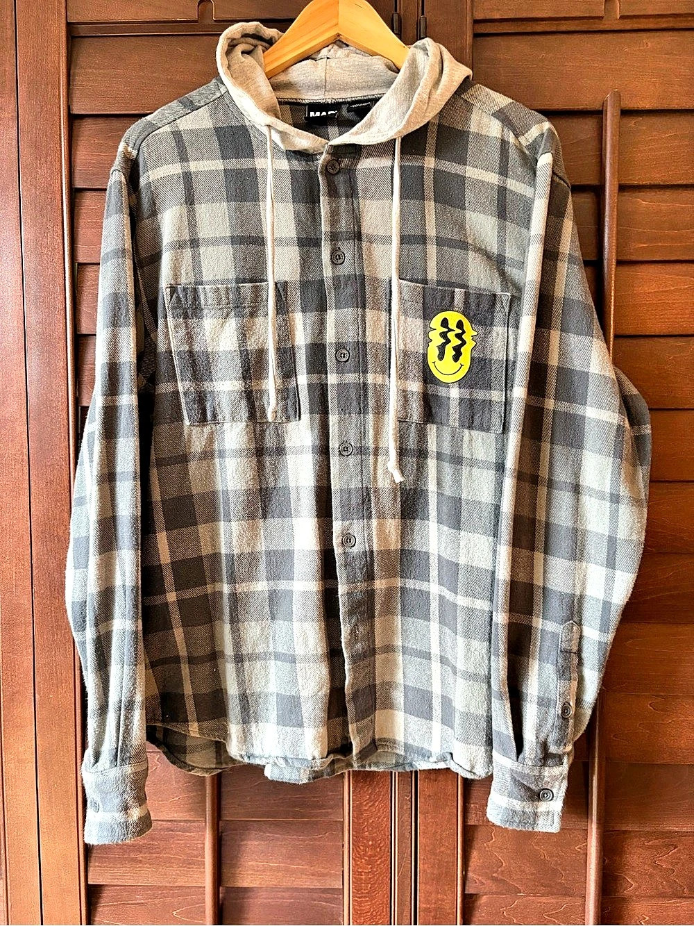 Mad Engine 90s Grunge- Cobain Smiley face Plaid Hooded Flannel Size Large